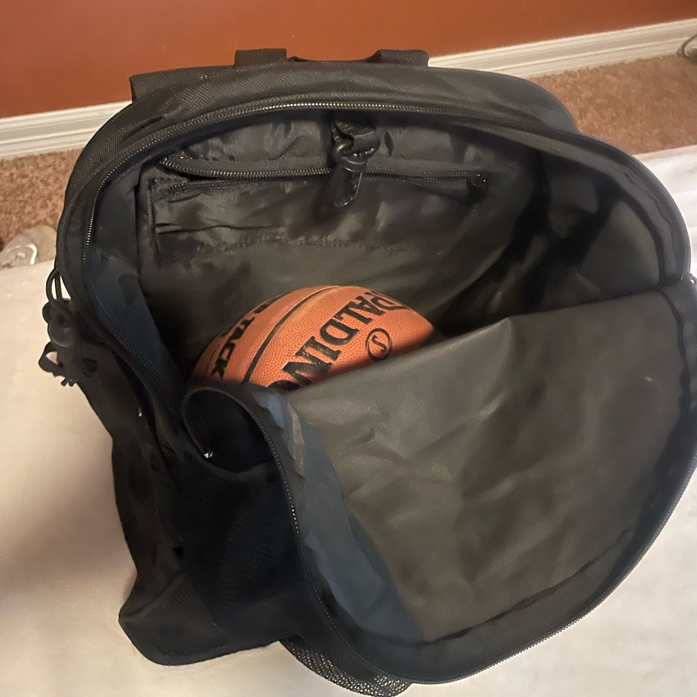 Black Packpack - Picture 5 of 5